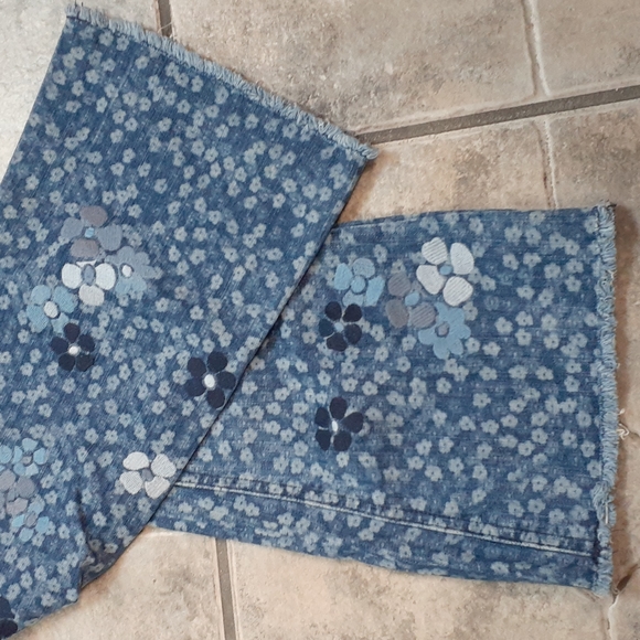 Michael Kors Floral Embroidered Cropped Jeans From - Picture 4 of 6